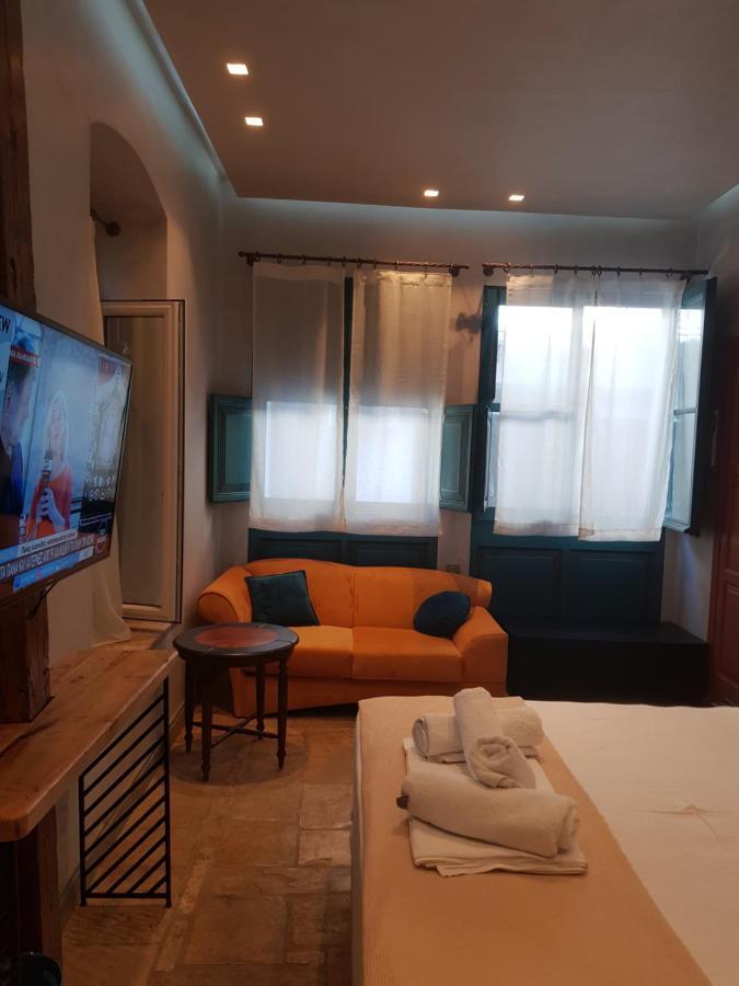 Apartment Libretto